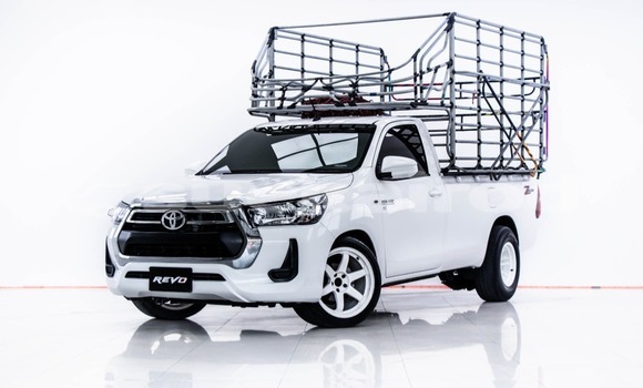 Buy Used Toyota Hiluxe Revo White Car in Bangkok in Bangkok