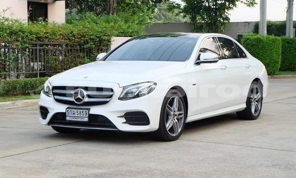 Buy Used Mercedes-Benz E-Classe White Car in Bangkok in Bangkok