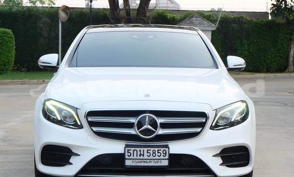 ซื้อ รถมือสอง Mercedes-Benz E-Classe ขาว รถยนต์ ใน %{เมือง} ใน กรุงเทพมหานคร ซื้อ รถมือสอง Mercedes-Benz E-Classe ขาว รถยนต์ ใน %{เมือง} ใน กรุงเทพมหานคร