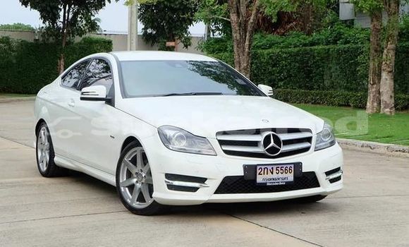 ซื้อ รถมือสอง Mercedes-Benz C180 coupe ขาว รถยนต์ ใน %{เมือง} ใน กรุงเทพมหานคร ซื้อ รถมือสอง Mercedes-Benz C180 coupe ขาว รถยนต์ ใน %{เมือง} ใน กรุงเทพมหานคร