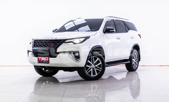 ซื้อ รถมือสอง Toyota Fortuner ขาว รถยนต์ ใน %{เมือง} ใน กรุงเทพมหานคร