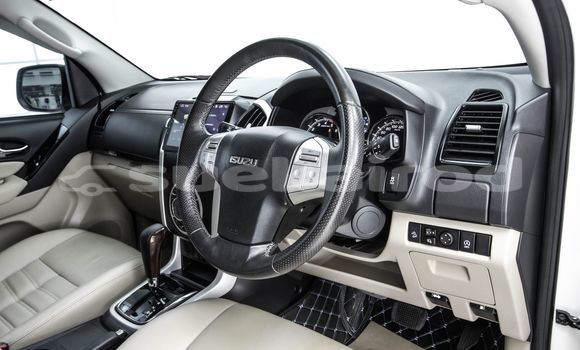 Buy Used Isuzu MU-X White Car in Bangkok in Bangkok Buy Used Isuzu MU-X White Car in Bangkok in Bangkok