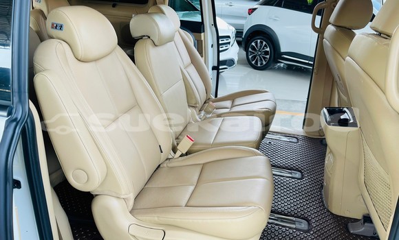 Buy Used Kia Carnival White Car in Bangkok in Bangkok Buy Used Kia Carnival White Car in Bangkok in Bangkok