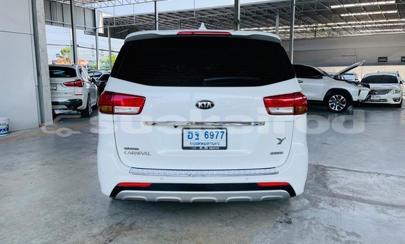 Buy Used Kia Carnival White Car in Bangkok in Bangkok Buy Used Kia Carnival White Car in Bangkok in Bangkok