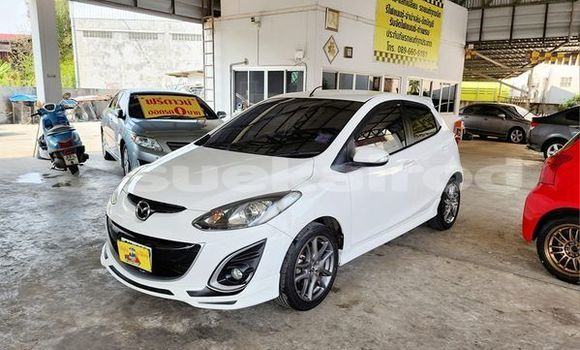 ซื้อ รถมือสอง Mazda Mazda 2 ขาว รถยนต์ ใน %{เมือง} ใน สุรินทร์