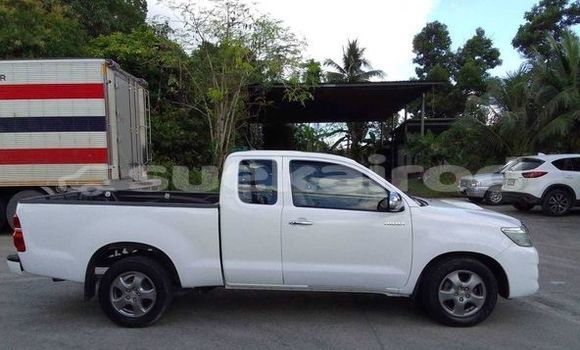Buy Used Toyota Hiluxe VIGO White Car in Surat Thani in Surat Thani Buy Used Toyota Hiluxe VIGO White Car in Surat Thani in Surat Thani