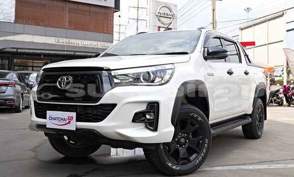 Buy Used Toyota Hiluxe Revo White Car in Bangkok in Bangkok