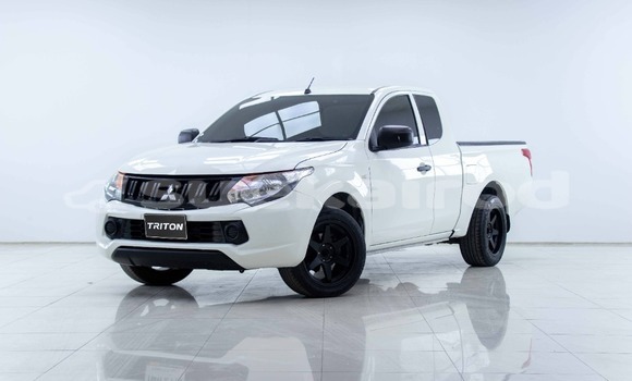 ซื้อ รถมือสอง Mitsubishi Triton ขาว รถยนต์ ใน %{เมือง} ใน กรุงเทพมหานคร