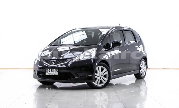 ซื้อ รถมือสอง Honda Jazz สีดำ รถยนต์ ใน %{เมือง} ใน กรุงเทพมหานคร