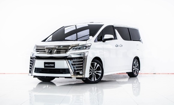 ซื้อ รถมือสอง Toyota Vellfire ขาว รถยนต์ ใน %{เมือง} ใน กรุงเทพมหานคร
