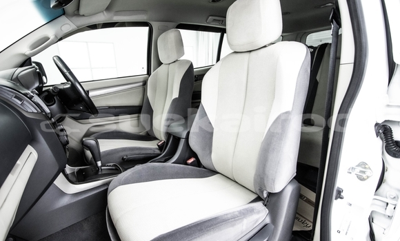 Buy Used Chevrolet TrailBlazer White Car in Bangkok in Bangkok Buy Used Chevrolet TrailBlazer White Car in Bangkok in Bangkok