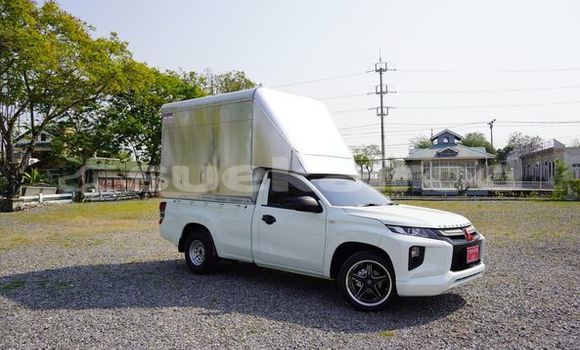 ซื้อ รถมือสอง Mitsubishi Triton ขาว รถยนต์ ใน %{เมือง} ใน กรุงเทพมหานคร