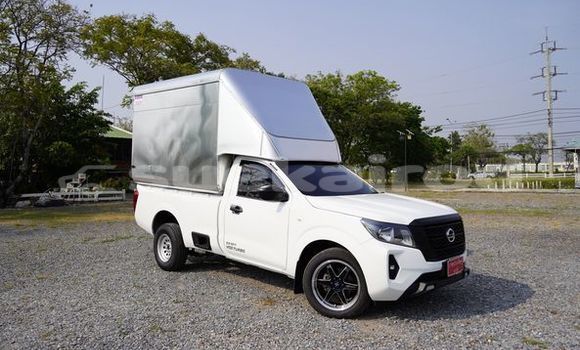 Buy Used Nissan Navara White Car in Bangkok in Bangkok