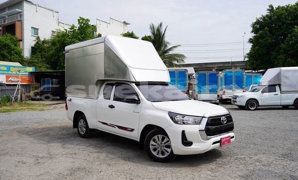 ซื้อ รถมือสอง Toyota Hiluxe Revo ขาว รถยนต์ ใน %{เมือง} ใน กรุงเทพมหานคร