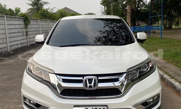 ซื้อ รถมือสอง Honda CR-V ขาว รถยนต์ ใน %{เมือง} ใน ชลบุรี