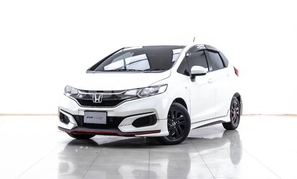ซื้อ รถมือสอง Honda Jazz ขาว รถยนต์ ใน %{เมือง} ใน กรุงเทพมหานคร