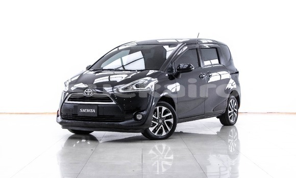 ซื้อ รถมือสอง Toyota Sienta สีดำ รถยนต์ ใน %{เมือง} ใน กรุงเทพมหานคร