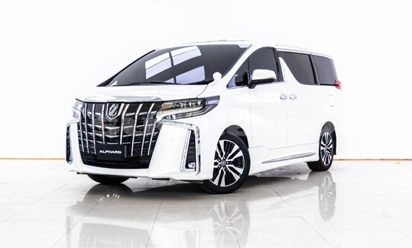 ซื้อ รถมือสอง Toyota Alphard ขาว รถยนต์ ใน %{เมือง} ใน กรุงเทพมหานคร
