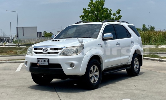 Buy Used Toyota Fortuner White Car in Bangkok in Bangkok