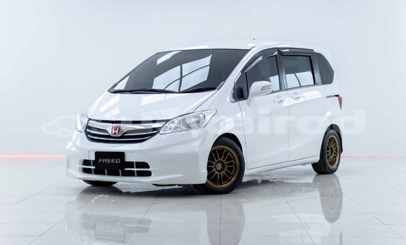 Buy Used Honda Freed White Car in Bangkok in Bangkok