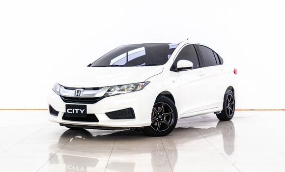 ซื้อ รถมือสอง Honda City ขาว รถยนต์ ใน %{เมือง} ใน กรุงเทพมหานคร