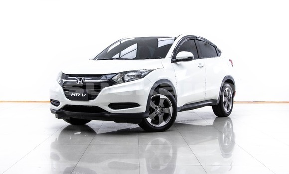 ซื้อ รถมือสอง Honda HR-V ขาว รถยนต์ ใน %{เมือง} ใน กรุงเทพมหานคร