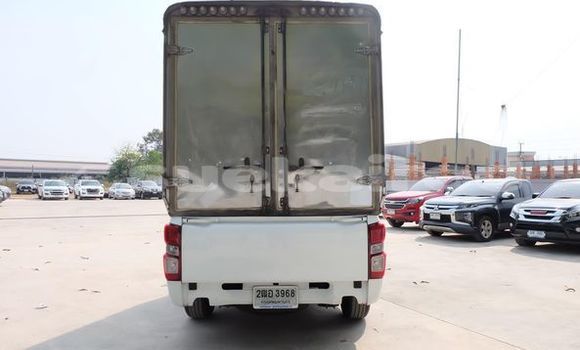 Buy Used Isuzu D-Max White Car in Udon Thani in Udon Thani Buy Used Isuzu D-Max White Car in Udon Thani in Udon Thani