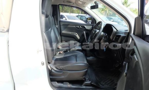 Buy Used Isuzu D-Max White Car in Udon Thani in Udon Thani Buy Used Isuzu D-Max White Car in Udon Thani in Udon Thani