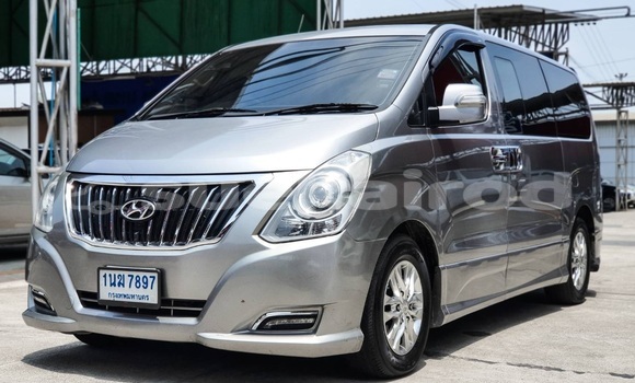 ซื้อ รถมือสอง Hyundai H1 อื่น ๆ รถยนต์ ใน %{เมือง} ใน กรุงเทพมหานคร