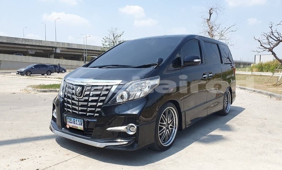 Buy Used Toyota Alphard White Car in Bangkok in Bangkok