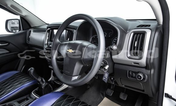 Buy Used Chevrolet Colorado White Car in Bangkok in Bangkok Buy Used Chevrolet Colorado White Car in Bangkok in Bangkok