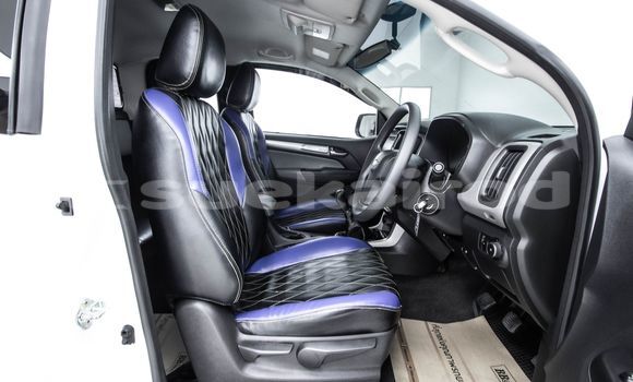 Buy Used Chevrolet Colorado White Car in Bangkok in Bangkok Buy Used Chevrolet Colorado White Car in Bangkok in Bangkok