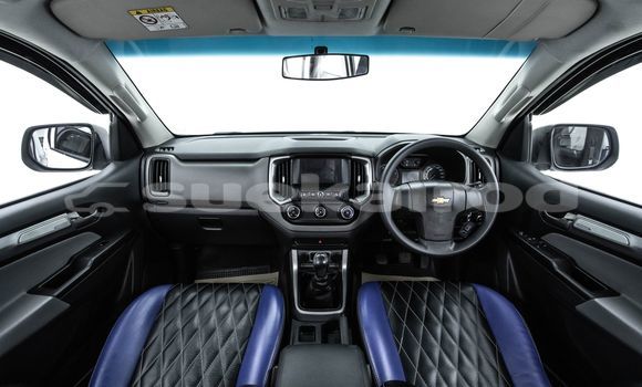 Buy Used Chevrolet Colorado White Car in Bangkok in Bangkok Buy Used Chevrolet Colorado White Car in Bangkok in Bangkok