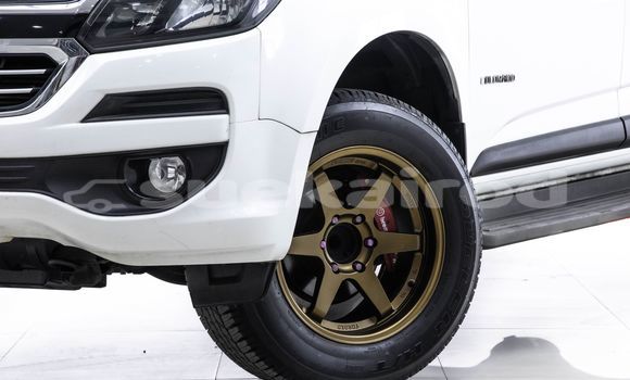Buy Used Chevrolet Colorado White Car in Bangkok in Bangkok Buy Used Chevrolet Colorado White Car in Bangkok in Bangkok