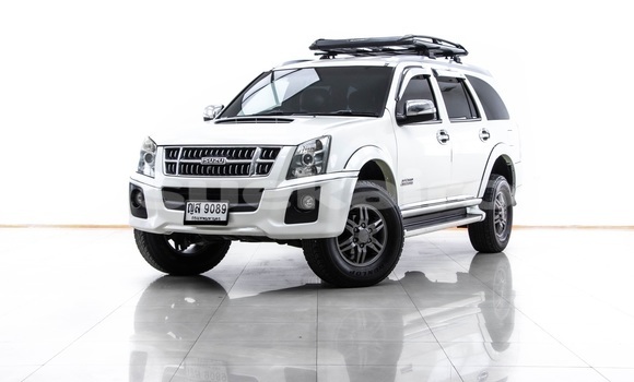 ซื้อ รถมือสอง Isuzu MU-7 ขาว รถยนต์ ใน %{เมือง} ใน กรุงเทพมหานคร