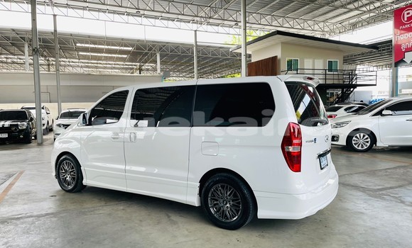 Buy Used Hyundai H1 White Car in Bangkok in Bangkok Buy Used Hyundai H1 White Car in Bangkok in Bangkok