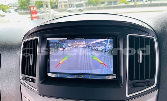 Buy Used Hyundai H1 White Car in Bangkok in Bangkok Buy Used Hyundai H1 White Car in Bangkok in Bangkok