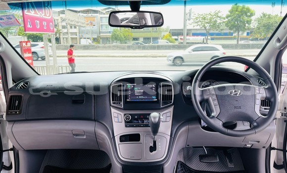 Buy Used Hyundai H1 White Car in Bangkok in Bangkok Buy Used Hyundai H1 White Car in Bangkok in Bangkok