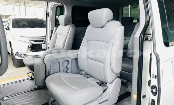 Buy Used Hyundai H1 White Car in Bangkok in Bangkok Buy Used Hyundai H1 White Car in Bangkok in Bangkok