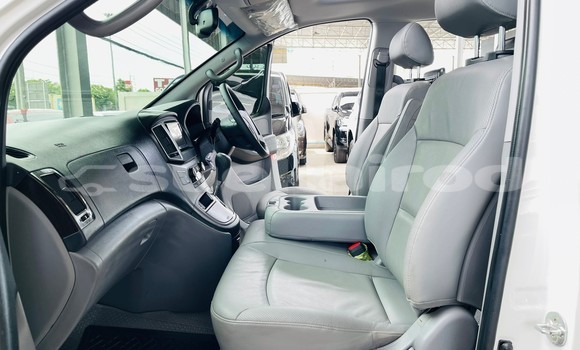 Buy Used Hyundai H1 White Car in Bangkok in Bangkok Buy Used Hyundai H1 White Car in Bangkok in Bangkok