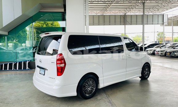 Buy Used Hyundai H1 White Car in Bangkok in Bangkok Buy Used Hyundai H1 White Car in Bangkok in Bangkok