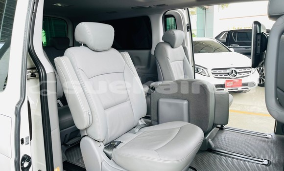 Buy Used Hyundai H1 White Car in Bangkok in Bangkok Buy Used Hyundai H1 White Car in Bangkok in Bangkok