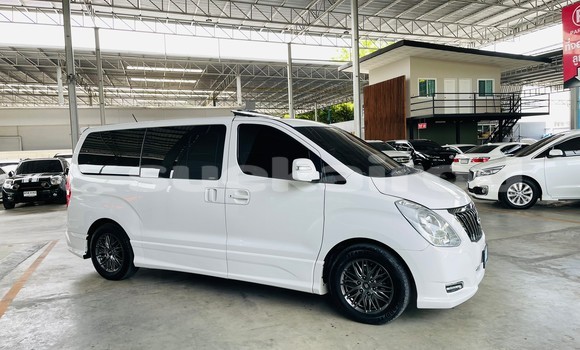 Buy Used Hyundai H1 White Car in Bangkok in Bangkok Buy Used Hyundai H1 White Car in Bangkok in Bangkok