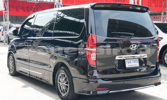 Buy Used Hyundai H1 Brown Car in Bangkok in Bangkok Buy Used Hyundai H1 Brown Car in Bangkok in Bangkok