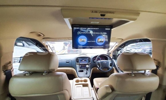 Buy Used Hyundai H1 Brown Car in Bangkok in Bangkok Buy Used Hyundai H1 Brown Car in Bangkok in Bangkok