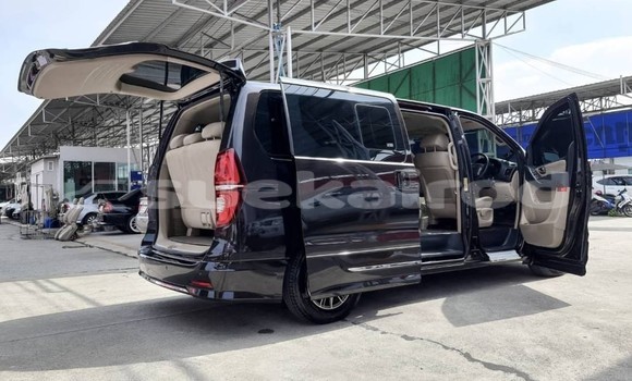 Buy Used Hyundai H1 Brown Car in Bangkok in Bangkok Buy Used Hyundai H1 Brown Car in Bangkok in Bangkok