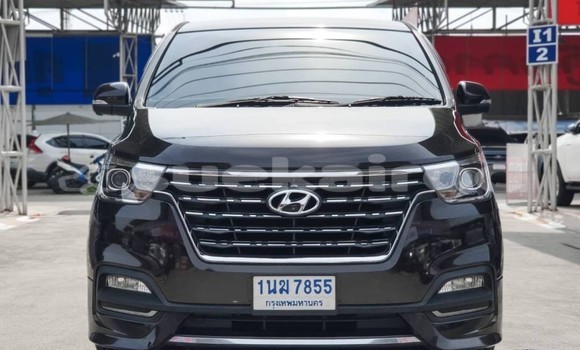 Buy Used Hyundai H1 Brown Car in Bangkok in Bangkok Buy Used Hyundai H1 Brown Car in Bangkok in Bangkok