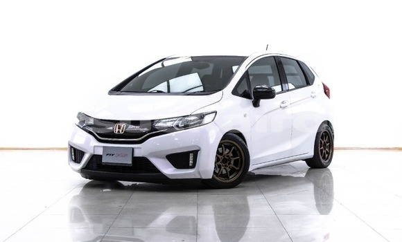 Buy Used Honda Jazz White Car in Bangkok in Bangkok