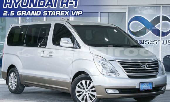ซื้อ รถมือสอง Hyundai H1 เงิน รถยนต์ ใน %{เมือง} ใน กรุงเทพมหานคร