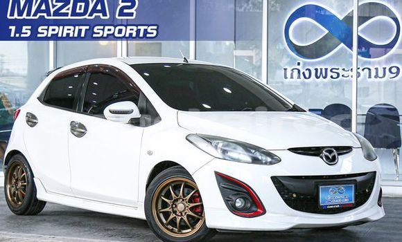 ซื้อ รถมือสอง Mazda Mazda 2 ขาว รถยนต์ ใน %{เมือง} ใน กรุงเทพมหานคร